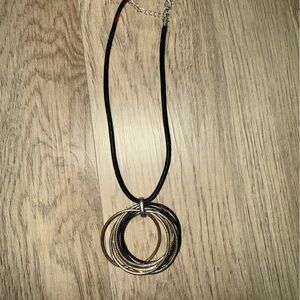⭐️Black and‎ Gold Multi-Circle Pendant Necklace⭐️